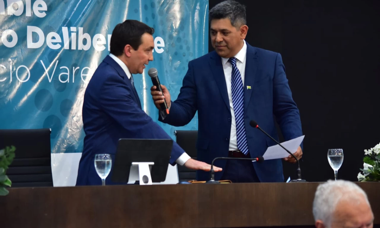 Andrés Watson Inicia Nuevo Mandato en Florencio Varela con Desafíos por Delante